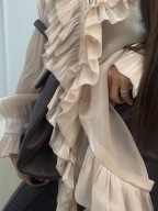 Zjawiskowa zwiewna damska z żabotem, szafa kapsułowa