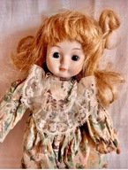 porcelanowa lalka kolekcjonerska w doskonałym wykonaniu
