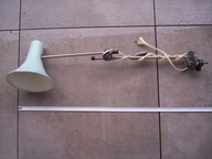 Lampa biurkowa z kloszem metalowym przykręca, łamana w pół, pamiątka PRL-u.