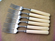 WIDELCE : Biały BAKELIT jak KOŚĆ SŁONIOWA ...NÓWKI ... komplet 6 sztuk _!!!