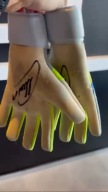 Rękawice Manuela Neuera z meczu LM FC Bayern München - Real Madryt 07.04.26