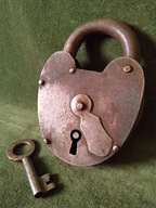Zabytkowa kłódka - sprawna z kluczem / bardzo ładny stan