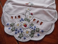 Owlany bieżnik z haftem na wiosne - 36 cm x 86 cm