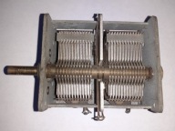 KONDENSATOR ZMIENNY STROJENIOWY 2x495pF