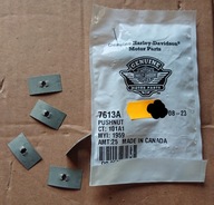 HARLEY MOCOWANIA BLASZKI MONTAŻOWE NAPISY EMBLEMATY NAMEPLATE PUSHNUT 7613A