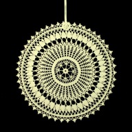 Zawieszka ozdoba na okno szydełkowa 34cm ecru (Z142)