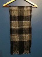 Szalik w biało-czarną kratkę