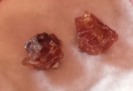 kolczyki z bursztynem nieoszlifowanym Sumatra stal chirurgiczna