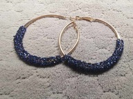 Piękne kolczyki duże koła kolor złoty 5,5 cm z niebieskimi kamyczkami