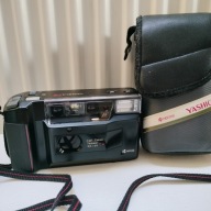 Yashica T2 AF 35mm 1:3.5 Carl Zeiss Tessar aparat analogowy