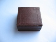 PRZODUJĄCY KOLEJARZ PRL stara ODZNAKA W PUDEŁKU EMALIA PKP