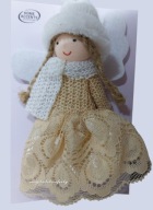 Zawieszka Aniołek w czapce i szaliku sukienka beżowa