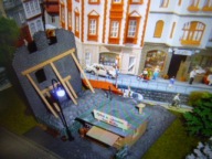 Ruina Kamienicy z Kioskiem i Oświetleniem w H0