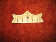 STARY, BARDZO DUZY, KREMOWY WYCHYNIK DO ZEGARA 2603