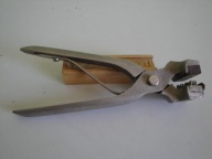 stary przyrząd znakowania kolczykowanie zwierząt WSZ KRAKÓW POLAND PRL