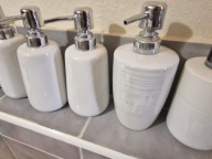 UŻYWANE Dozowniki ceramiczne na mydło 11 szt.