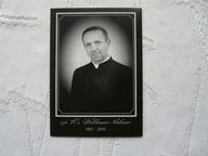 KSIĄDZ ...W ŚRODKU KORONKA DO MIŁOSIERDZIA BOŻEGO