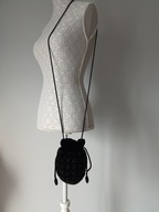 Śliczna torebka wyszywana cekinami i koralikami czarna wizytowa