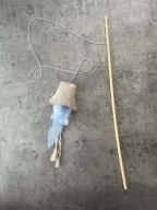 WĘDKA DLA KOTA ZABAWKA WALERIANA KIJ 50CM pudrowy niebieski