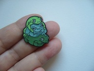 PIN PRZYPINKA BROSZKA ŻABA ŻABKI ŻABIA RODZINA