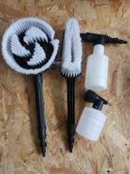 Komplet szczotek i pianownica do myjki ciśnieniowej.