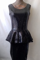 Sukienka czarna cekinowa z baskinką - XS