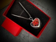 Naszyjnik z żywym kwiatem w żywicy – serce 2x2 cm