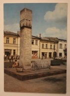 OLKUSZ. Rynek - pomnik ku czci poległych i pomordowanych a latach 1939 - 45