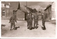 WEHRMACHT -TRZECIA RZESZA -ŻOŁNIERZE-zdjęcie -mały format -1940 rok