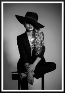 A2 PLAKAT CZARNO -BIAŁY GLAMOUR KOBIETA W KAPELUSZU ELEGANCKI NOWOCZESNY 9