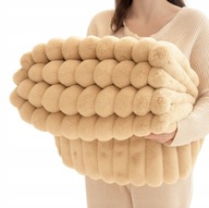 PUSZYSTY GRUBY KOC WYTŁACZANE PASKI MIĘKKI PLED NARZUTA 160x200cm PREMIUM