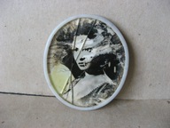 LUSTERKO kieszonkowe z PRL : SOPHIA LOREN design 1960 ... OWALNE ... !!!