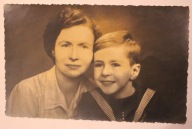 Mama z synem, CIEKAWE STARE ZDJĘCIE, FOTOGRAFIA - 9 sierpnia 1945 rok