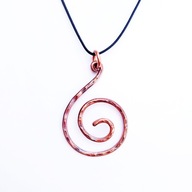Wisiorek z czystej miedzi, spirala ślimaka. Amulet mocy.