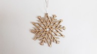 Zawieszka z drewna śnieżynka