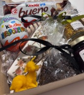 Zestaw prezentowy WILEKANOC S - kinder chocolate, miody, kawa, pierniki