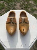 Stare buty drewniane recznie robione