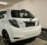 Toyota Yaris III pas tylny klapa lampy błotniki tył 5D lakier 068