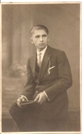 MĘŻCZYZNA -PORTRET -fotografia -format pocztówkowy
