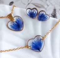 Komplet biżuterii złote serca z chabrami, prezent na urodziny Mamy