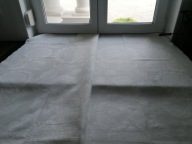 BAWEŁNIANY GRUBSZY OBRUS WYTŁACZANY WZÓR KWIATY NOWY Z METKĄ 150 x 210 J