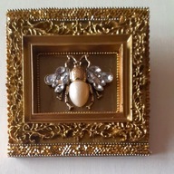 Zawieszka biżuteryjna z owadem