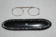 XIXw. - okulary w oryg. etui z papier mache.