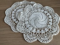 Serwetka serweta szydełkowe rękodzieło misterne cacko biel śr17