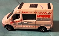 Resorak, autko MATCHBOX RENAULT MASTER AMBULANS z 2011