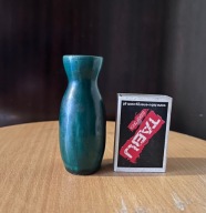 Miniaturowy wazonik ze szkliwionej ceramiki, lata 60, PRL