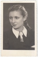 PANIENKA Z WARKOCZYKIEM SKROMNY DZIEWCZĘCY STRÓJ