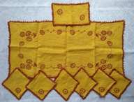 BIEŻNIK HAFTOWANY I SERWETKI - LEN CIEMNO ŻÓŁTY