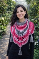 BESTSELLER_PIĘKNA MIĘKKA SZYDEŁKOWA CHUSTA BOHO Z TRZEMA CHWOSTAMI_PREZENT!