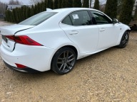 Lexus is 300 h lampa prawa